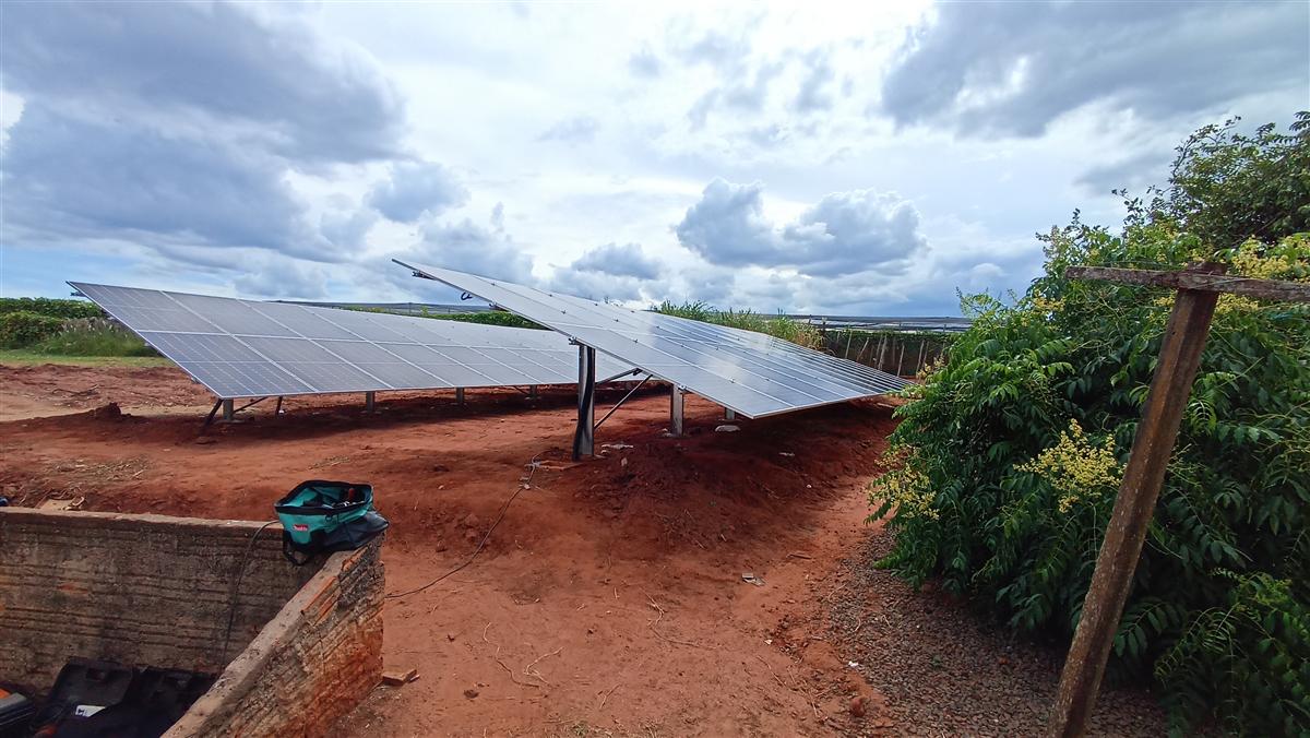 Painéis fotovoltaicos em cobertura